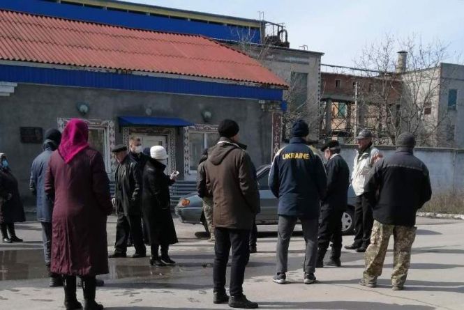 Під прикриттям коронавірусу озброєні зайшли на завод. У Кирнасівці нове протистояння