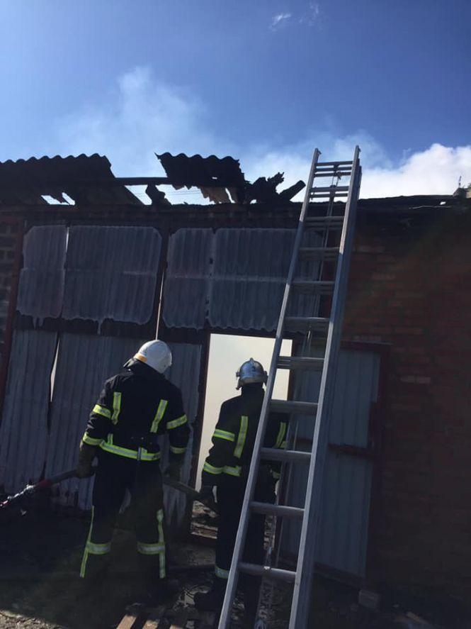 Новини Вінниці - фото з У Вінниці горів гараж та підвал висотки. Одного потерпілого врятували, інший — отримав опіки У Вінниці горів гараж та підвал висотки. Одного потерпілого врятували, інший — отримав опіки, фото №1 на сайті 20minut.ua