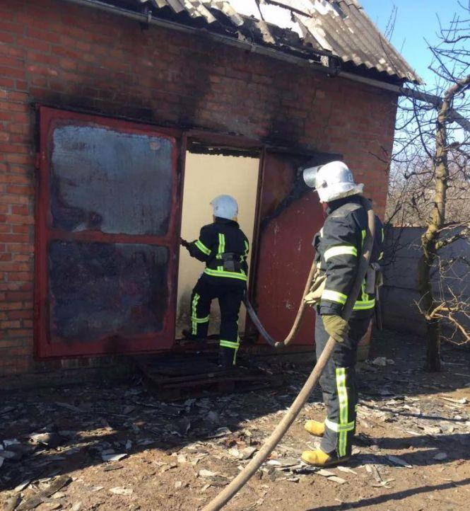 Новини Вінниці - фото з У Вінниці горів гараж та підвал висотки. Одного потерпілого врятували, інший — отримав опіки У Вінниці горів гараж та підвал висотки. Одного потерпілого врятували, інший — отримав опіки, фото №3 на сайті 20minut.ua