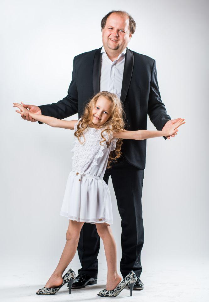 У свій день народження Віктор Бронюк подарував пісню усім донечкам (відео), фото №2 на сайті 20minut.ua