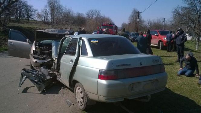 Новини Вінниці - фото з Лобове зіткнення в Ольгополі: рятувальники «вирізали» водія та відключали газове обладнання Лобове зіткнення в Ольгополі: рятувальники «вирізали» водія та відключали газове обладнання, фото №1 на сайті 20minut.ua