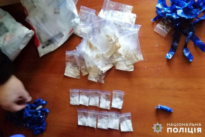 Новини Хмельницького - фото з У Хмельницькому затримали "закладчика" з наркотиками на 180 тисяч гривень (ФОТО) У Хмельницькому затримали "закладчика" з наркотиками на 180 тисяч гривень (ФОТО), фото №5 на сайті vsim.ua