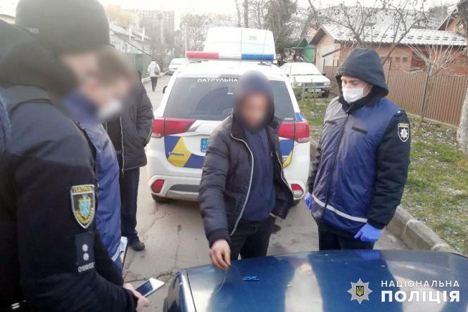 Новини Хмельницького - фото з У Хмельницькому затримали "закладчика" з наркотиками на 180 тисяч гривень (ФОТО) У Хмельницькому затримали "закладчика" з наркотиками на 180 тисяч гривень (ФОТО), фото №2 на сайті vsim.ua