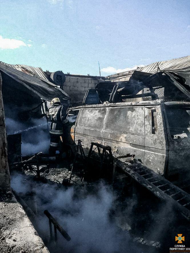 Новини Тернополя - фото з У Бучачі згоріли два авто і ще одне - у Теребовлі У Бучачі згоріли два авто і ще одне - у Теребовлі, фото №3 на сайті 20minut.ua