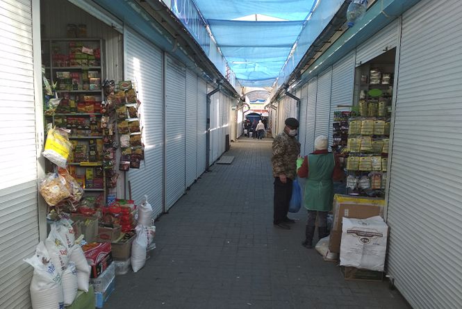 Новини Вінниці - фото з «Коля, будь людиною, закривай!» Як на карантині працюють вінницькі ринки «Коля, будь людиною, закривай!» Як на карантині працюють вінницькі ринки, фото №1 на сайті 20minut.ua