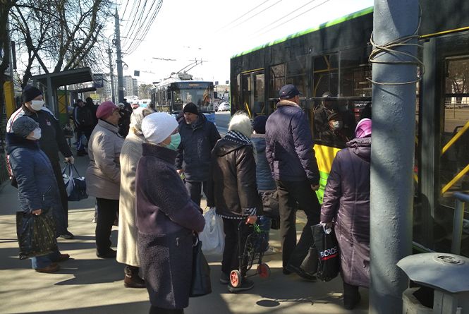 Новини Вінниці - фото з «Коля, будь людиною, закривай!» Як на карантині працюють вінницькі ринки «Коля, будь людиною, закривай!» Як на карантині працюють вінницькі ринки, фото №4 на сайті 20minut.ua