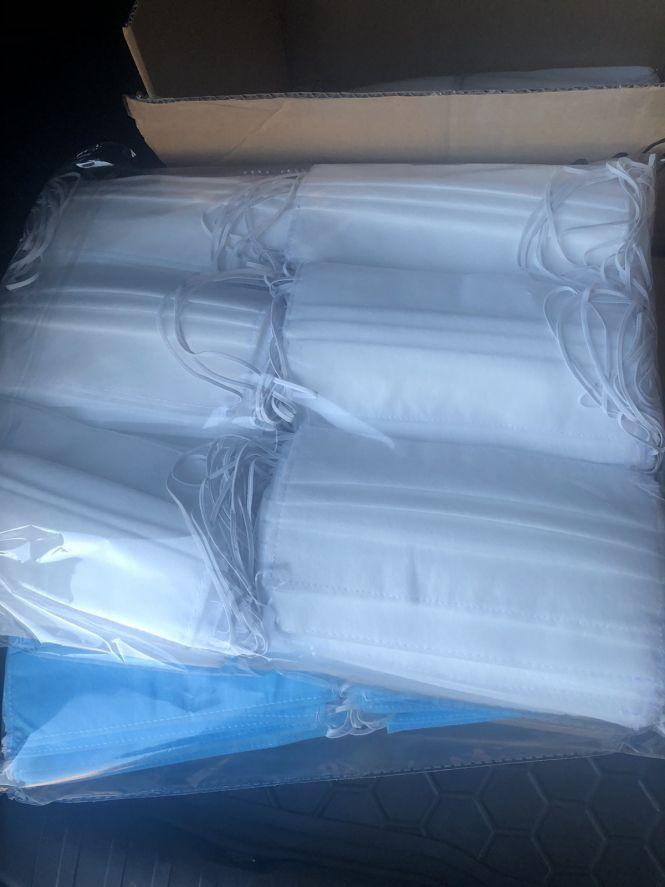 Новини Вінниці - фото з Захисні маски і продуктові набори від депутата В. Мацери отримали жителі вул. О.Антонова (Прес-служба ОСББ) Захисні маски і продуктові набори від депутата В. Мацери отримали жителі вул. О.Антонова (Прес-служба ОСББ), фото №1 на сайті 20minut.ua