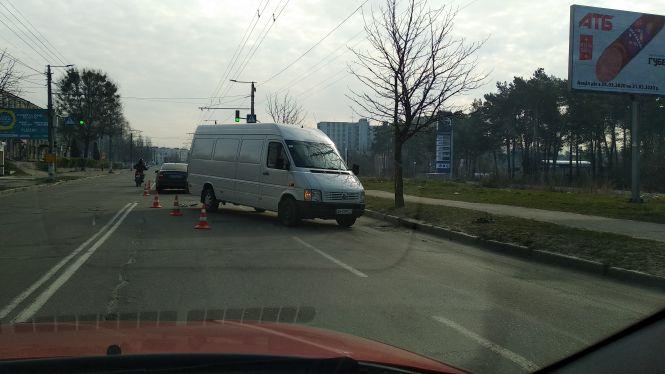 Новини Житомира - фото з У Житомирі зранку трапилася аварія на Чуднівській - не розминулись Volkswagen та Mercedes. ФОТО У Житомирі зранку трапилася аварія на Чуднівській - не розминулись Volkswagen та Mercedes. ФОТО, фото №2 на сайті 20minut.ua