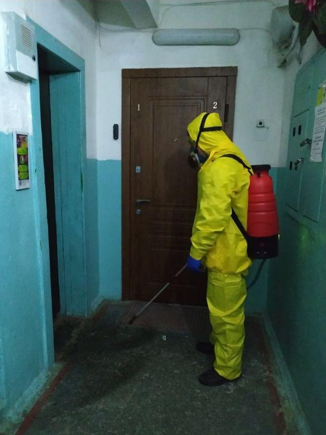 У місті дезінфікують вулиці та зупинки. А чи роблять щось з під'їздами?, фото №2 на сайті 20minut.ua