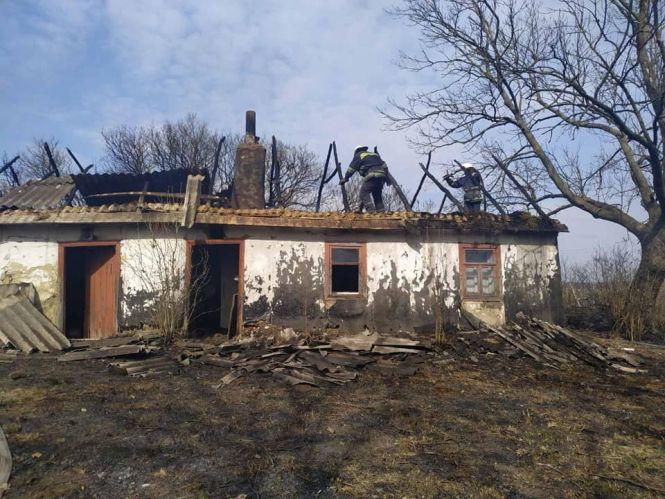 Новини Козятина - фото з У Жежелеві горіла стара хата У Жежелеві горіла стара хата, фото №1 на сайті 20minut.ua