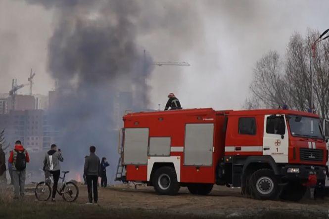 Новини Хмельницького - фото з У Хмельницькому продовжують масово палити суху траву – 7 пожеж за добу У Хмельницькому продовжують масово палити суху траву – 7 пожеж за добу, фото №1 на сайті vsim.ua