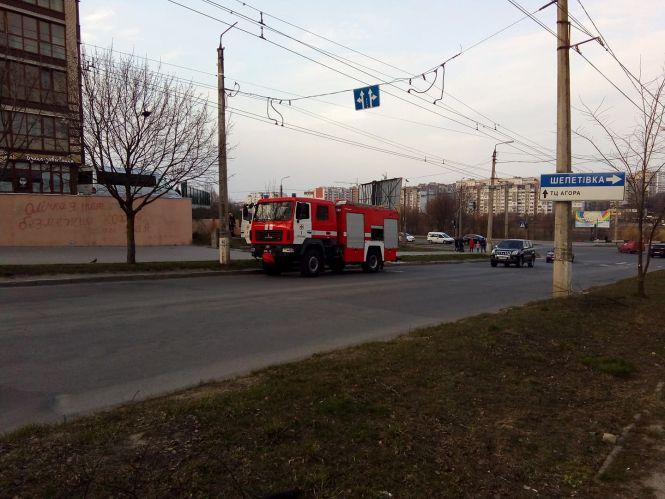 Новини Хмельницького - фото з На Озерній масштабна пожежа (ФОТО, ВІДЕО) На Озерній масштабна пожежа (ФОТО, ВІДЕО), фото №8 на сайті vsim.ua