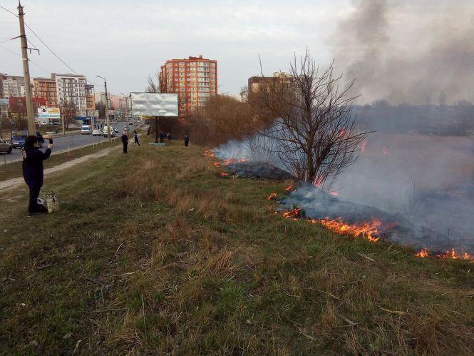 Новини Хмельницького - фото з На Озерній масштабна пожежа (ФОТО, ВІДЕО) На Озерній масштабна пожежа (ФОТО, ВІДЕО), фото №9 на сайті vsim.ua
