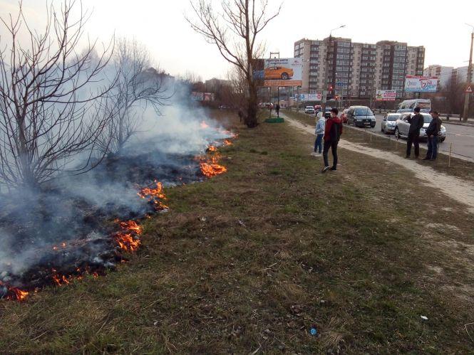 Новини Хмельницького - фото з На Озерній масштабна пожежа (ФОТО, ВІДЕО) На Озерній масштабна пожежа (ФОТО, ВІДЕО), фото №12 на сайті vsim.ua