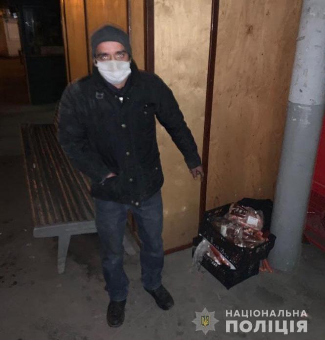 Новини Вінниці - фото з Пожежа у кіоску «Ковбаскофф»: гастролер вкрав ковбаси та залишив недопалок Пожежа у кіоску «Ковбаскофф»: гастролер вкрав ковбаси та залишив недопалок, фото №2 на сайті 20minut.ua