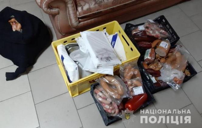 Новини Вінниці - фото з Пожежа у кіоску «Ковбаскофф»: гастролер вкрав ковбаси та залишив недопалок Пожежа у кіоску «Ковбаскофф»: гастролер вкрав ковбаси та залишив недопалок, фото №3 на сайті 20minut.ua