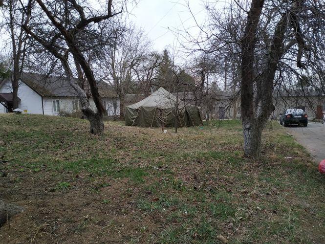 Намети посеред вулиці: як виглядають пункти прийому хворих на коронавірус. А у ваших містах є такі?, фото №1 на сайті 20minut.ua