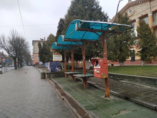 Засніжило, вулиці майже пусті. Тернопіль під час карантину - наче у фільмі (ФОТОРЕПОРТАЖ), фото №3 на сайті 20minut.ua