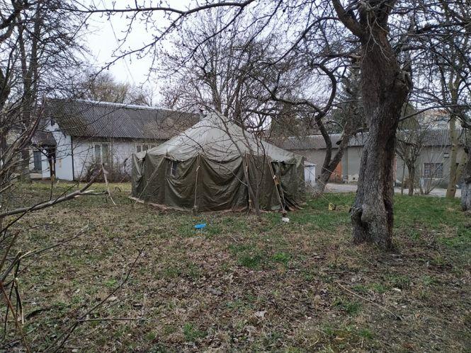 Намети посеред вулиці: як виглядають пункти прийому хворих на коронавірус. А у ваших містах є такі?, фото №2 на сайті 20minut.ua
