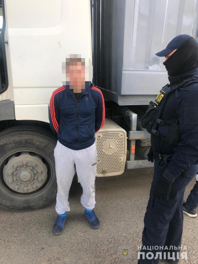 Новини Вінниці - фото з Бандити на вантажівці: затримали злочинну групу «спеців» крадіжок зі складів Бандити на вантажівці: затримали злочинну групу «спеців» крадіжок зі складів, фото №2 на сайті 20minut.ua