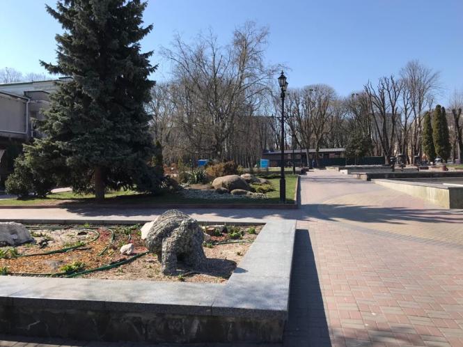 Йшла 22 доба карантину: що відбувається в центрі Хмельницького (ФОТО), фото №1 на сайті vsim.ua