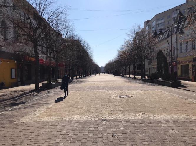Йшла 22 доба карантину: що відбувається в центрі Хмельницького (ФОТО), фото №8 на сайті vsim.ua
