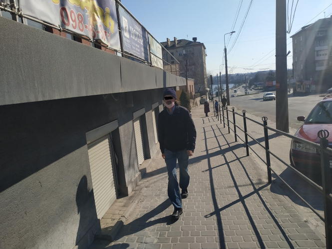 Новини Тернополя - фото з На бороді та на шиї: як тернополяни носять захисні маски і як правильно На бороді та на шиї: як тернополяни носять захисні маски і як правильно, фото №3 на сайті 20minut.ua