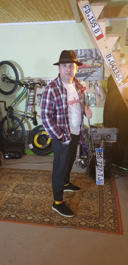 Гуцул-хуліган зняв кліп про те, як підхопив вірус. Чекайте вже у вихідні – «Карантин у гаражі», фото №1 на сайті 20minut.ua