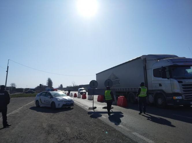 Уже виявили людей з температурою: як при в'їзді у Тернопіль працюють блокпости. Наразі лише два, фото №5 на сайті 20minut.ua