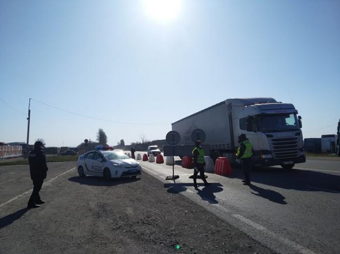 Уже виявили людей з температурою: як при в'їзді у Тернопіль працюють блокпости. Наразі лише два, фото №4 на сайті 20minut.ua