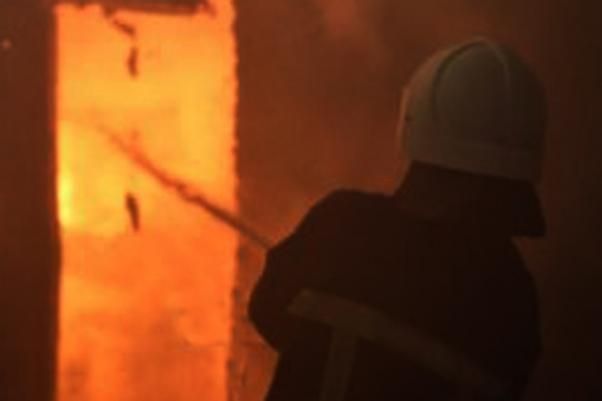 Ранкова пожежа у Хмельницькому: з багатоповерхівки евакуювали 12 людей (ВІДЕО), фото №2 на сайті vsim.ua