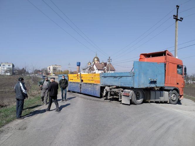 За Гаями через ДТП перекрита дорога, фото №2 на сайті 20minut.ua