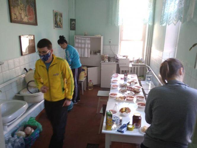 Новини Хмельницького - фото з Медики Шепетівської райлікарні показали, як живуть на самоізоляції (ФОТО) Медики Шепетівської райлікарні показали, як живуть на самоізоляції (ФОТО), фото №1 на сайті vsim.ua