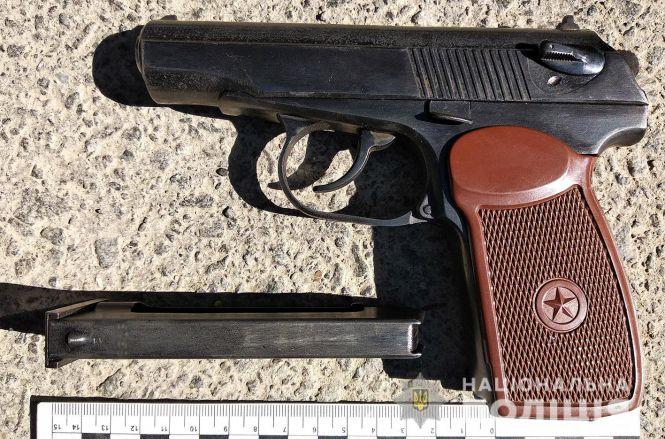 На Хмельниччині затримали чоловіків, які продавали зброю та боєприпаси (ФОТО), фото №4 на сайті vsim.ua