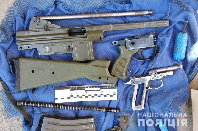 На Хмельниччині затримали чоловіків, які продавали зброю та боєприпаси (ФОТО), фото №3 на сайті vsim.ua