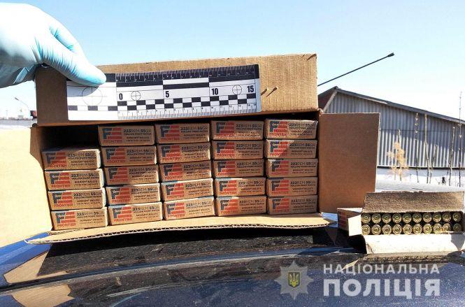 На Хмельниччині затримали чоловіків, які продавали зброю та боєприпаси (ФОТО), фото №5 на сайті vsim.ua