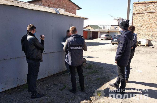 На Хмельниччині затримали чоловіків, які продавали зброю та боєприпаси (ФОТО), фото №1 на сайті vsim.ua