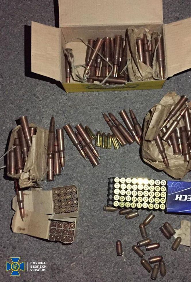 Новини Вінниці - фото з Кулемет, гранатомет та пістолети. У Вінниці викрили торгівців зброєю Кулемет, гранатомет та пістолети. У Вінниці викрили торгівців зброєю, фото №5 на сайті 20minut.ua