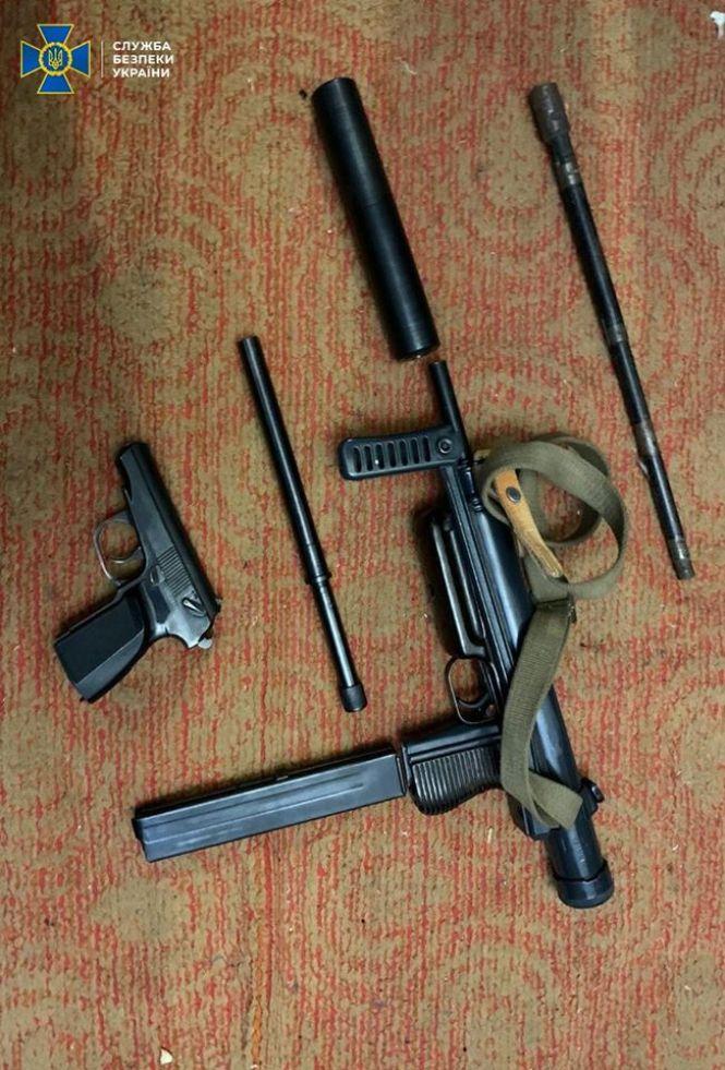 Новини Вінниці - фото з Кулемет, гранатомет та пістолети. У Вінниці викрили торгівців зброєю Кулемет, гранатомет та пістолети. У Вінниці викрили торгівців зброєю, фото №4 на сайті 20minut.ua