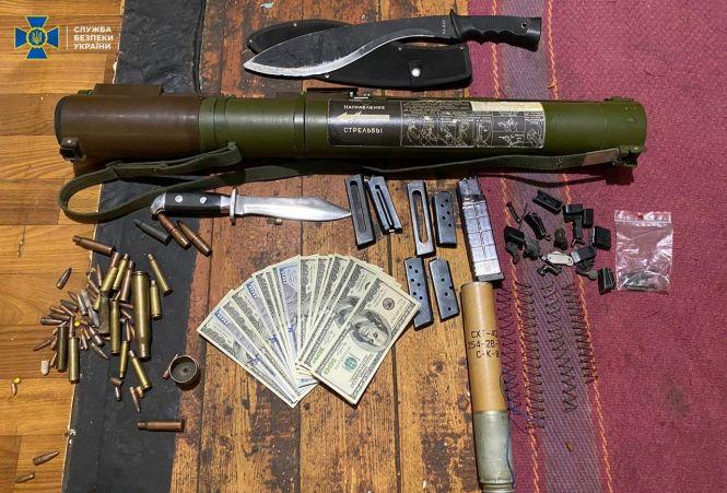 Новини Вінниці - фото з Кулемет, гранатомет та пістолети. У Вінниці викрили торгівців зброєю Кулемет, гранатомет та пістолети. У Вінниці викрили торгівців зброєю, фото №6 на сайті 20minut.ua