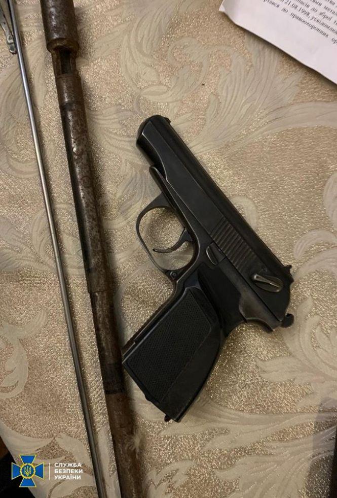 Новини Вінниці - фото з Кулемет, гранатомет та пістолети. У Вінниці викрили торгівців зброєю Кулемет, гранатомет та пістолети. У Вінниці викрили торгівців зброєю, фото №3 на сайті 20minut.ua