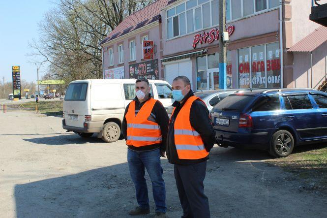 Дві години з поліцейськими: штрафи не виписували, а маски роздавали, фото №15 на сайті 20minut.ua