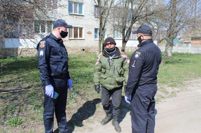 Дві години з поліцейськими: штрафи не виписували, а маски роздавали, фото №7 на сайті 20minut.ua