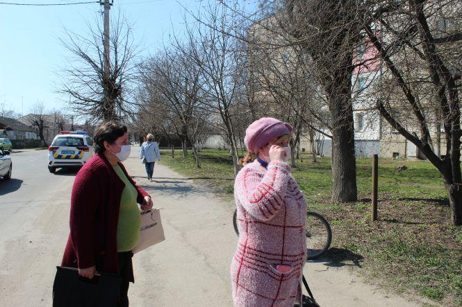 Дві години з поліцейськими: штрафи не виписували, а маски роздавали, фото №6 на сайті 20minut.ua