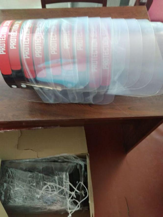 Новини Козятина - фото з Допомога ЦРЛ: передали більше півтисячі захисних масок та сотню щитків Допомога ЦРЛ: передали більше півтисячі захисних масок та сотню щитків, фото №1 на сайті 20minut.ua