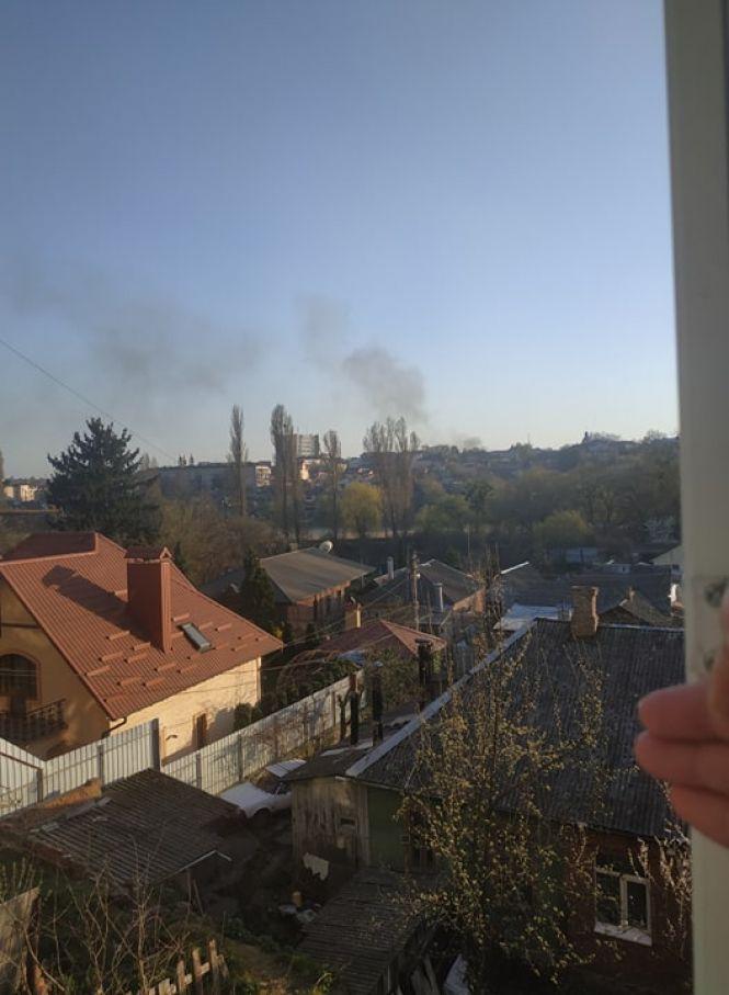 Новини Вінниці - фото з У небі з різних кінців Вінниці було видно чорний дим. Що горіло? У небі з різних кінців Вінниці було видно чорний дим. Що горіло?, фото №2 на сайті 20minut.ua