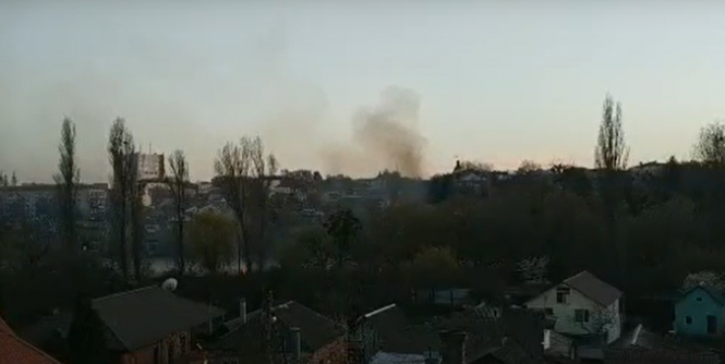 Вогонь був впритул до альтанок. На набережній другий день поспіль горить очерет, фото №2 на сайті 20minut.ua