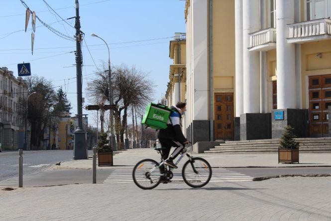 Як вінничани дотримуються карантину. Фоторепортаж з Соборної, фото №16 на сайті 20minut.ua