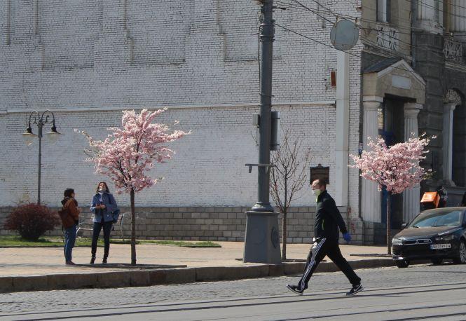 Як вінничани дотримуються карантину. Фоторепортаж з Соборної, фото №13 на сайті 20minut.ua