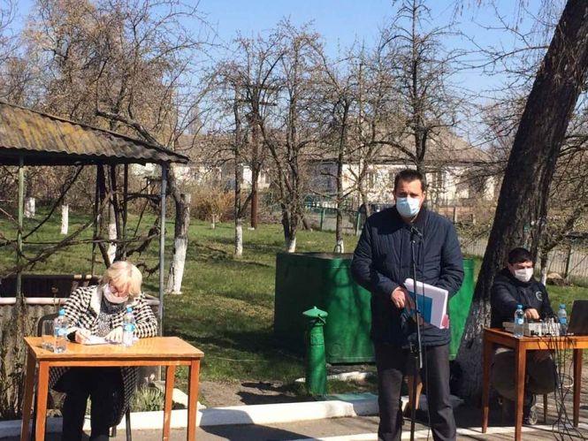 Новини Вінниці - фото з Сесія під вишнями.  Історичні фото з Теплика, де за посаду голови райради платять двом людям Сесія під вишнями.  Історичні фото з Теплика, де за посаду голови райради платять двом людям, фото №3 на сайті 20minut.ua